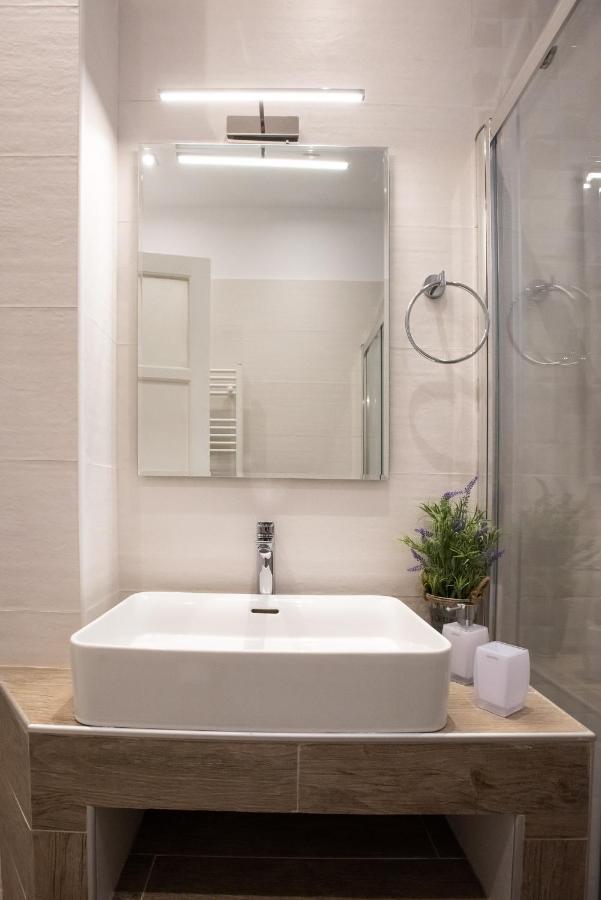 אתונה Blue Ark Lavish Sauna Suite מראה חיצוני תמונה